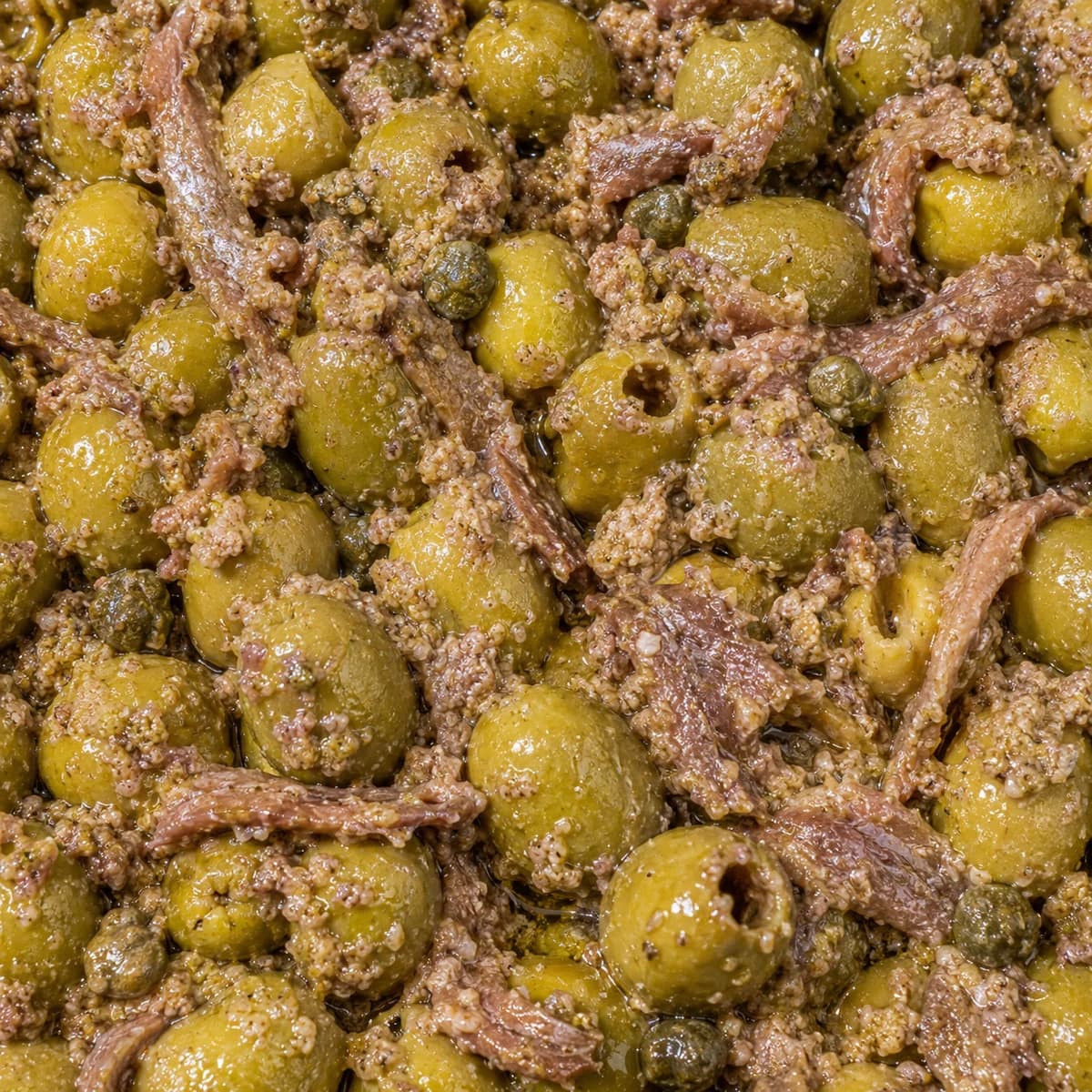 Olives vertes à l’ail et aux anchois